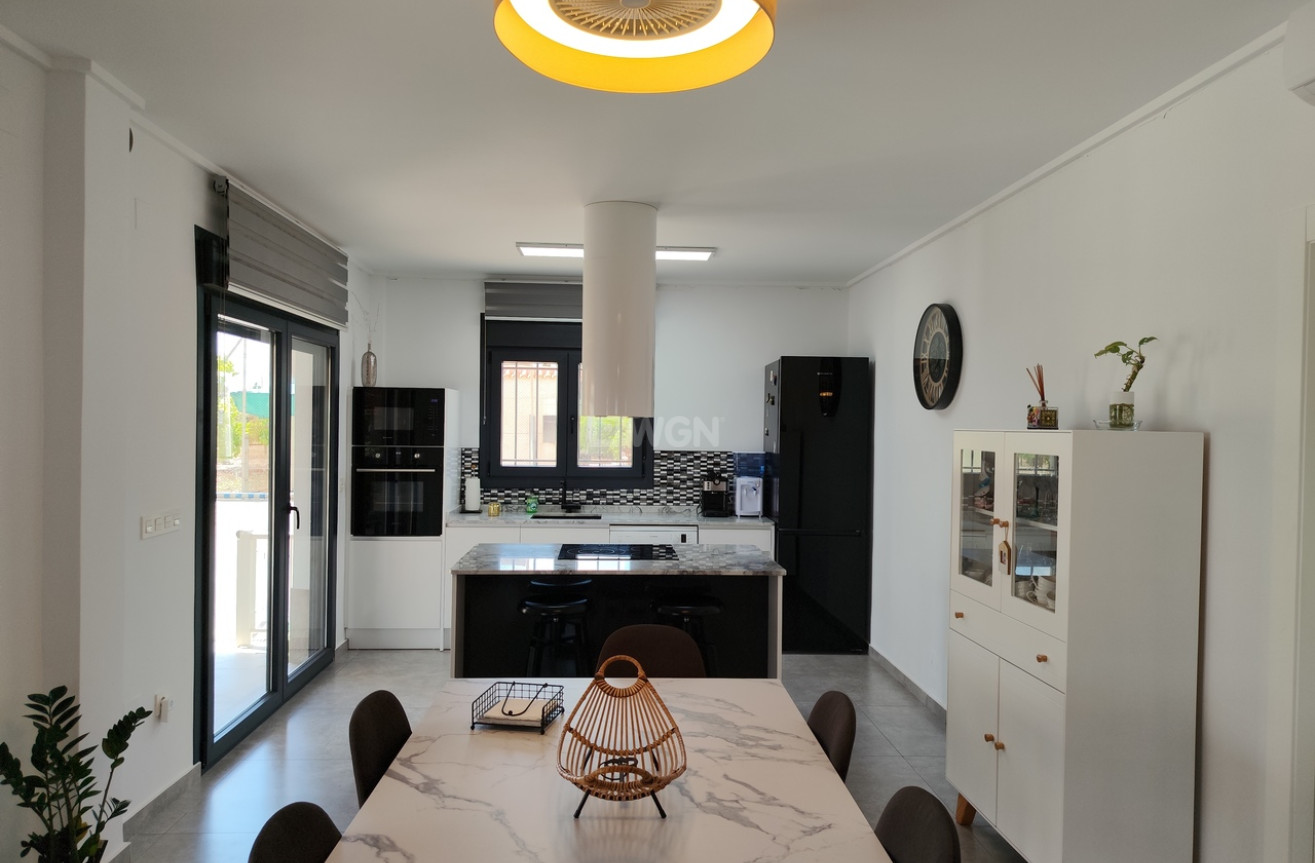 Odsprzedaż - Villa - Los Montesinos - Costa Blanca