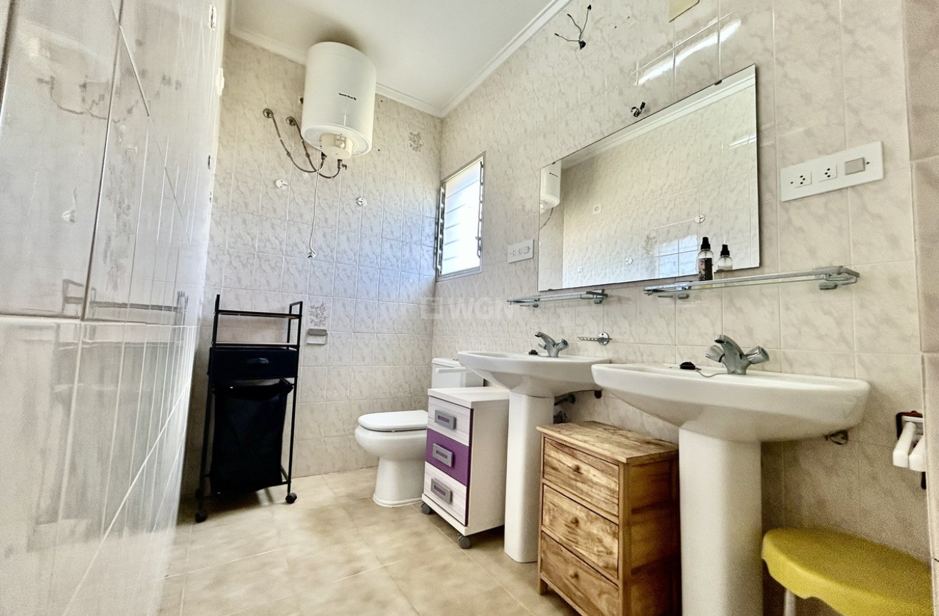 Odsprzedaż - Villa - Los Montesinos - Costa Blanca