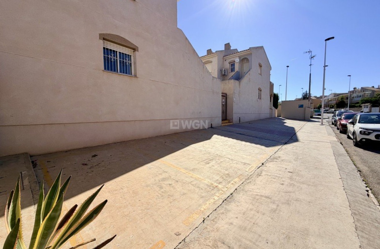 Odsprzedaż - Kamienica - Torrevieja - Costa Blanca