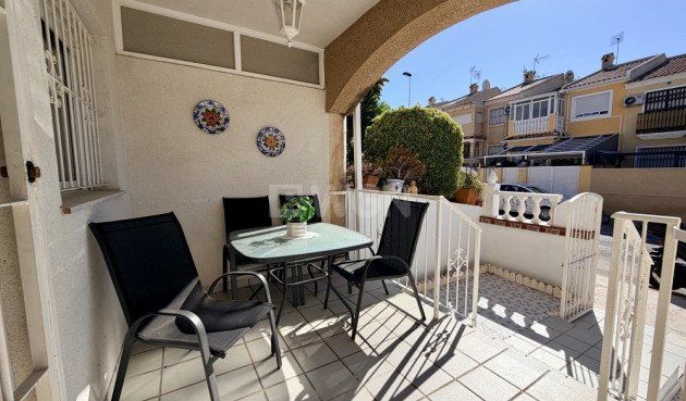 Odsprzedaż - Kamienica - Torrevieja - Costa Blanca