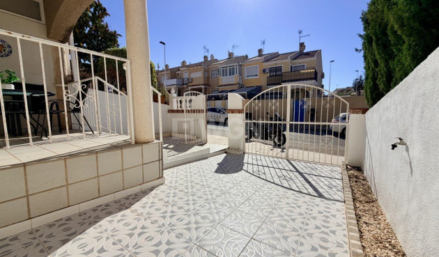 Odsprzedaż - Kamienica - Torrevieja - Costa Blanca