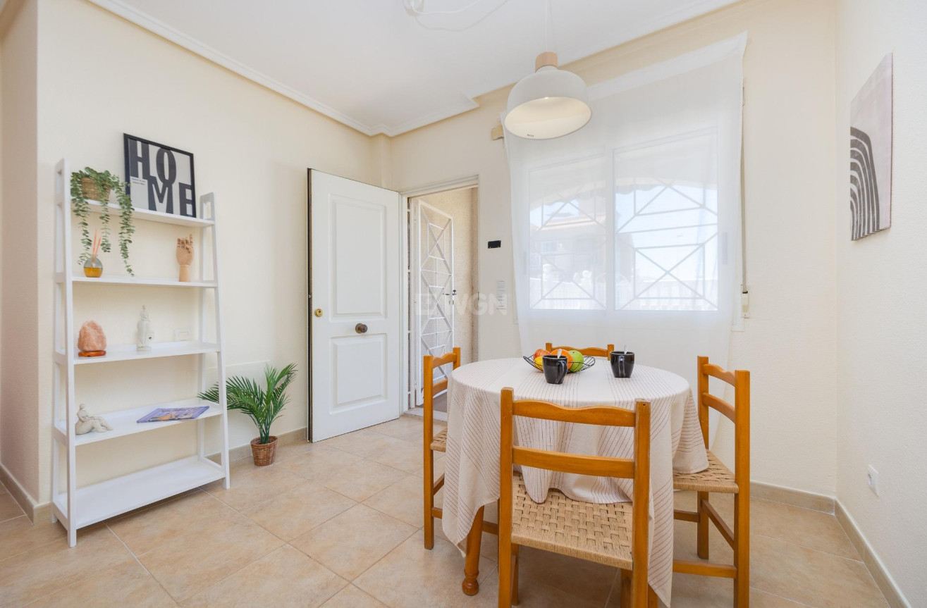 Odsprzedaż - Bungalow - Torrevieja - Aguas Nuevas 1