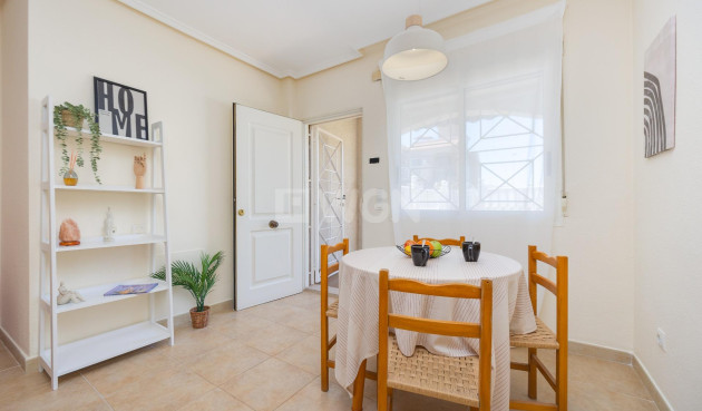 Odsprzedaż - Bungalow - Torrevieja - Aguas Nuevas 1