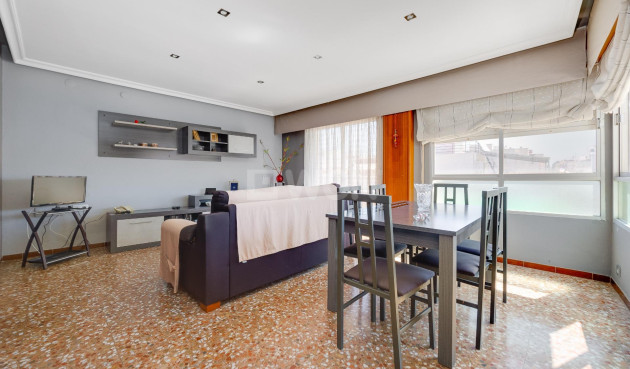 Odsprzedaż - Mieszkanie w bloku - Torrevieja - Centro