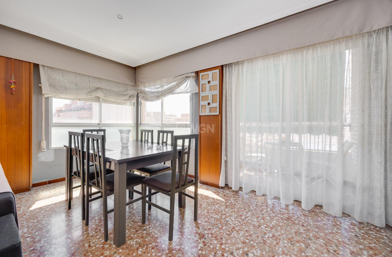 Odsprzedaż - Mieszkanie w bloku - Torrevieja - Centro