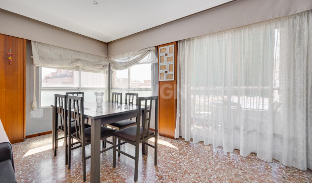 Odsprzedaż - Mieszkanie w bloku - Torrevieja - Centro
