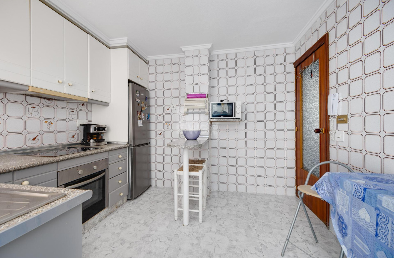 Odsprzedaż - Mieszkanie w bloku - Torrevieja - Centro