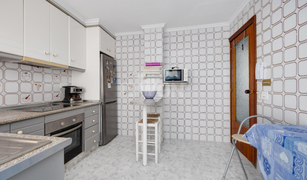 Odsprzedaż - Mieszkanie w bloku - Torrevieja - Centro