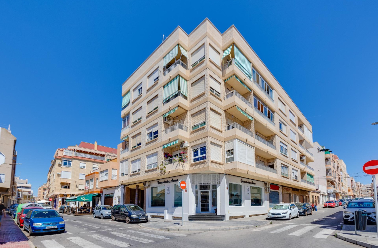 Odsprzedaż - Mieszkanie w bloku - Torrevieja - Centro