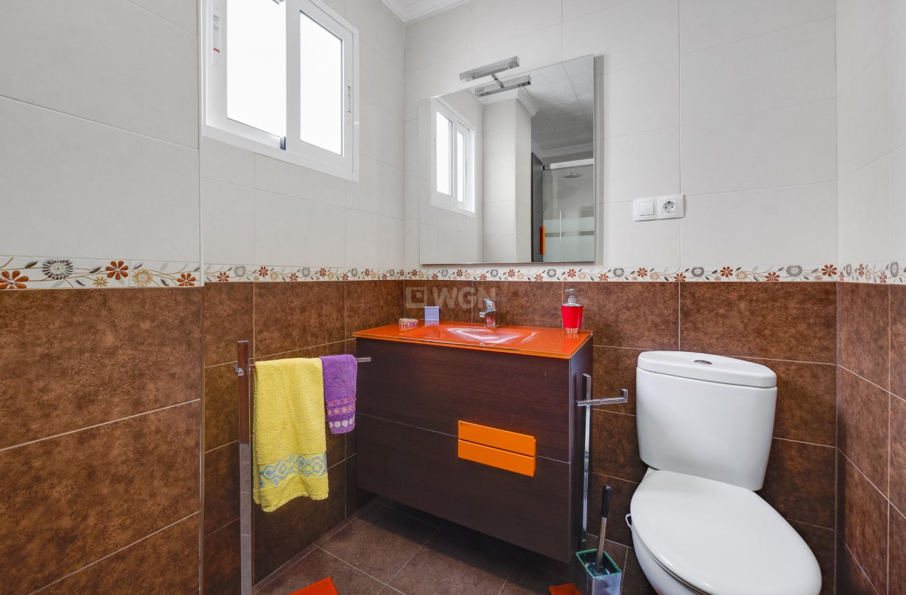 Odsprzedaż - Mieszkanie w bloku - Torrevieja - Centro