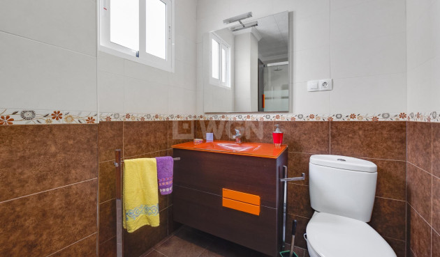 Odsprzedaż - Mieszkanie w bloku - Torrevieja - Centro