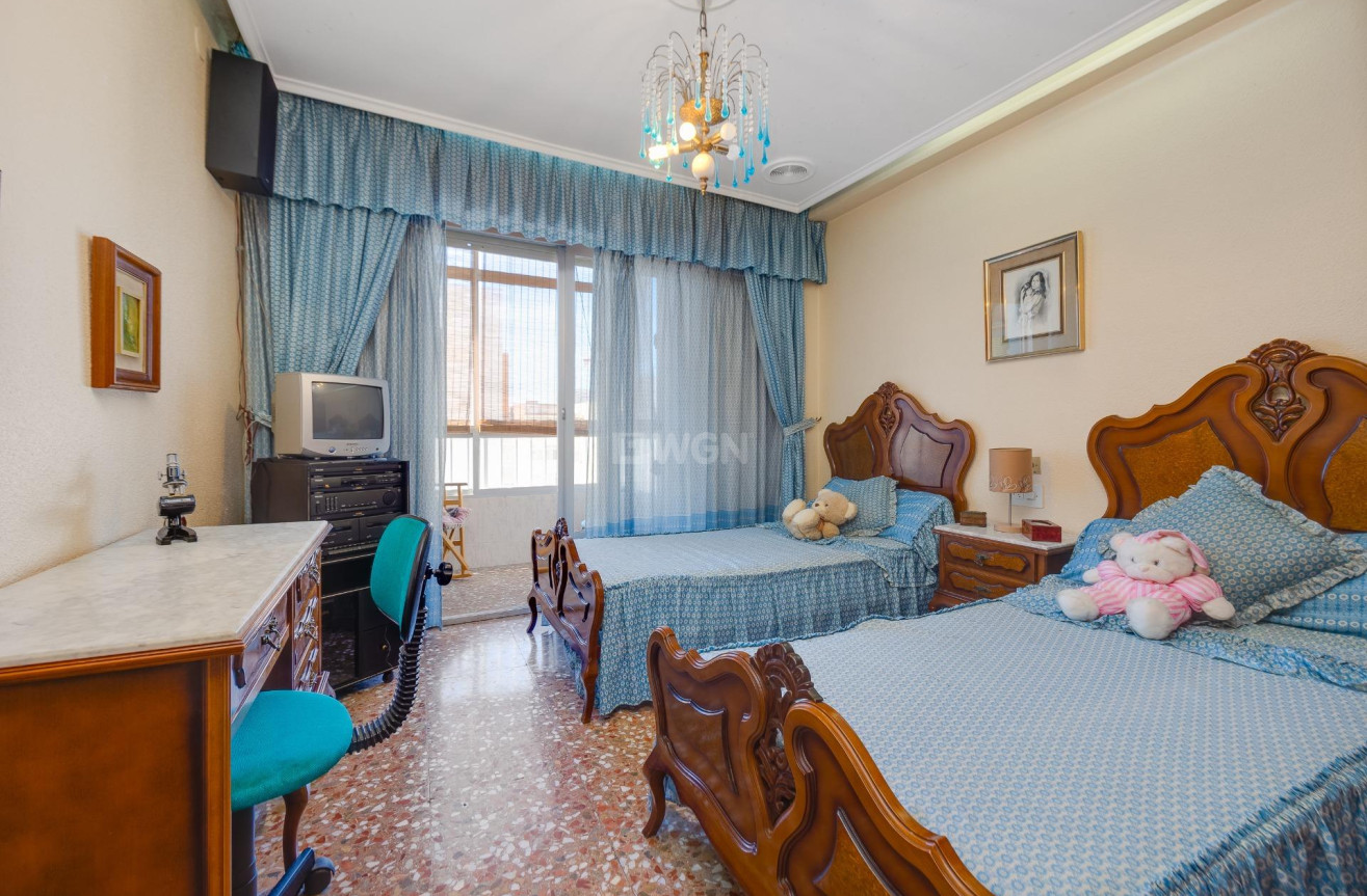 Odsprzedaż - Mieszkanie w bloku - Torrevieja - Centro
