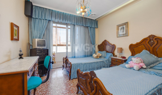 Odsprzedaż - Mieszkanie w bloku - Torrevieja - Centro
