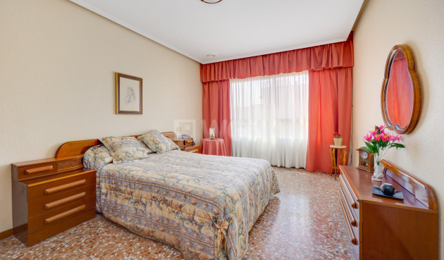 Odsprzedaż - Mieszkanie w bloku - Torrevieja - Centro