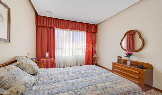 Odsprzedaż - Mieszkanie w bloku - Torrevieja - Centro