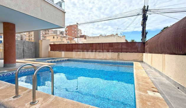 Odsprzedaż - Mieszkanie w bloku - Torrevieja - Costa Blanca