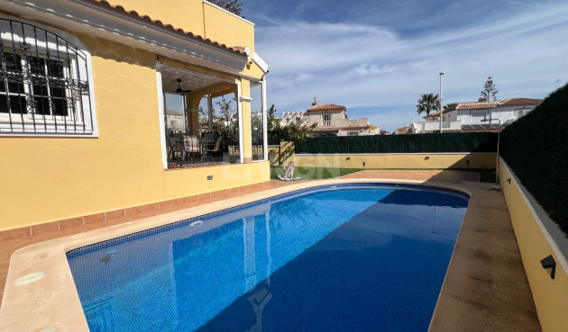 Odsprzedaż - Villa - Orihuela Costa - Costa Blanca