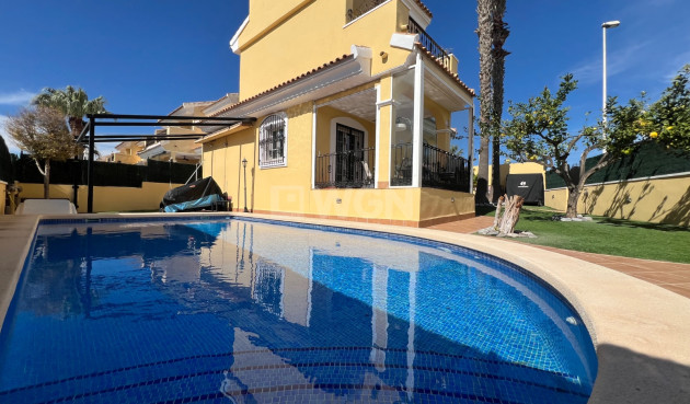 Odsprzedaż - Villa - Orihuela Costa - Costa Blanca