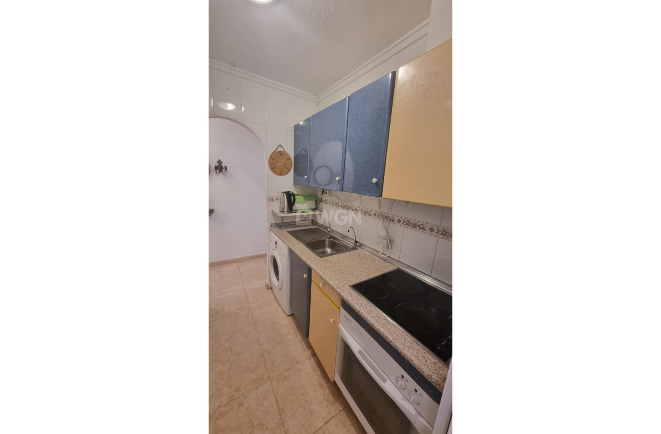 Odsprzedaż - Mieszkanie w bloku - Torrevieja - Centro