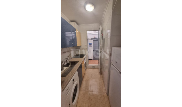 Odsprzedaż - Mieszkanie w bloku - Torrevieja - Centro