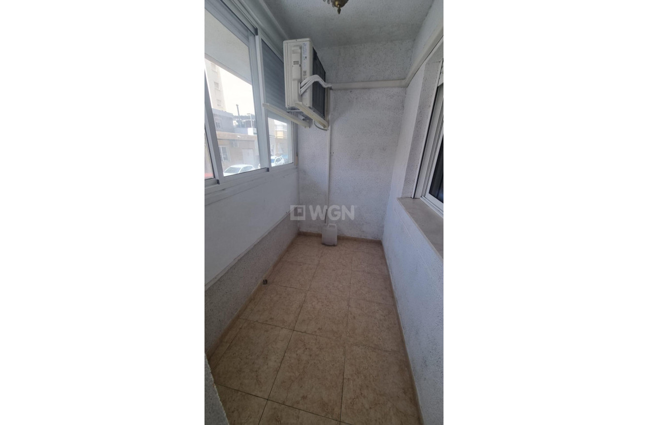 Odsprzedaż - Mieszkanie w bloku - Torrevieja - Centro