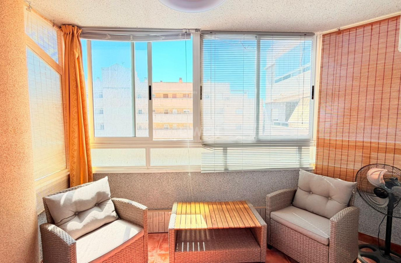 Odsprzedaż - Mieszkanie w bloku - Torrevieja - Nueva Torrevieja