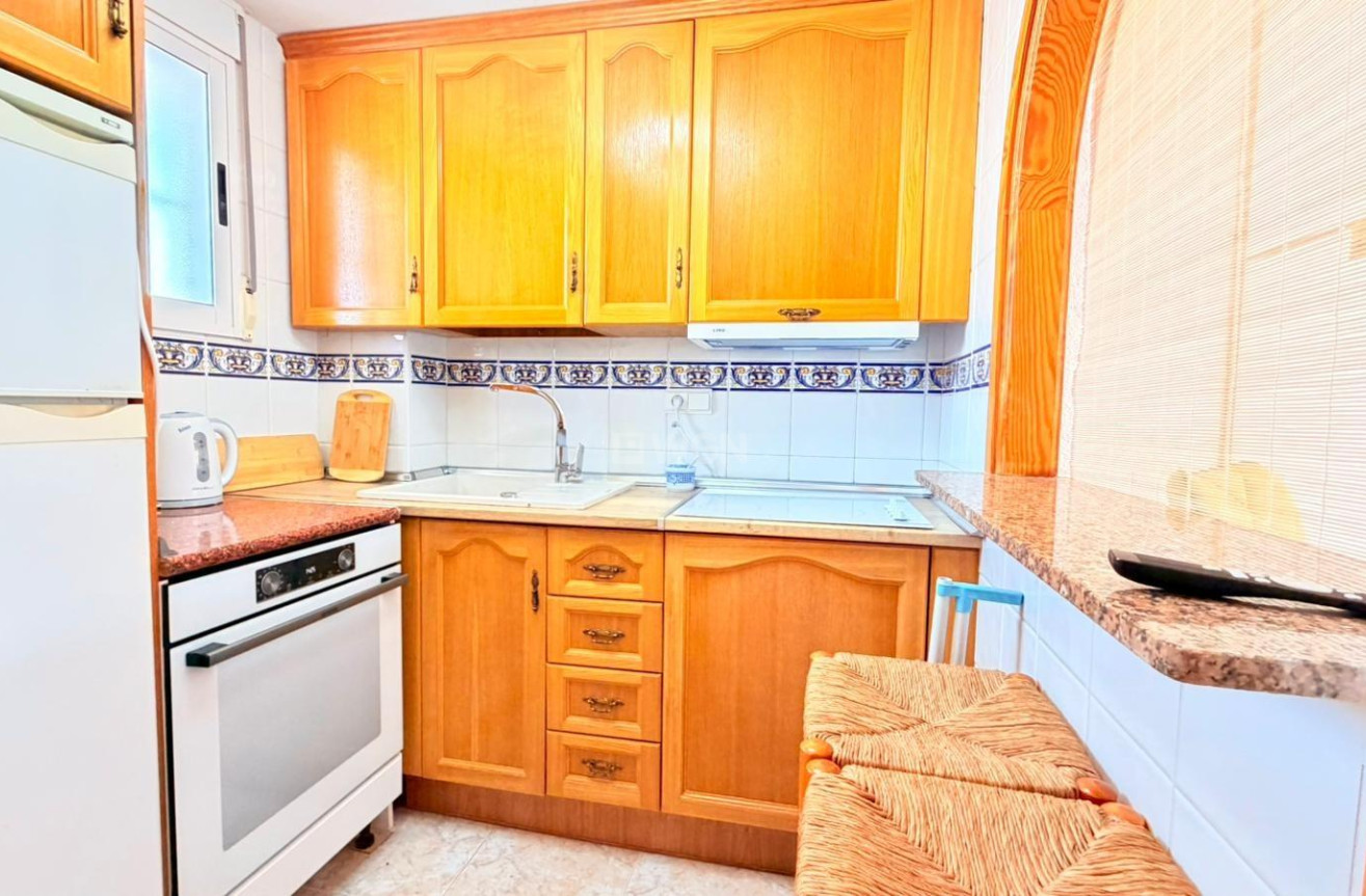 Odsprzedaż - Mieszkanie w bloku - Torrevieja - Nueva Torrevieja