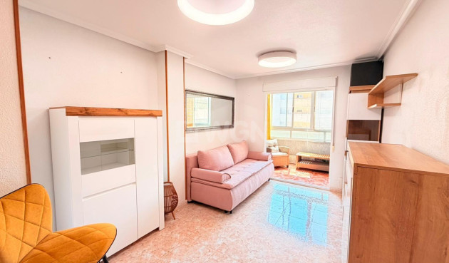 Odsprzedaż - Mieszkanie w bloku - Torrevieja - Nueva Torrevieja