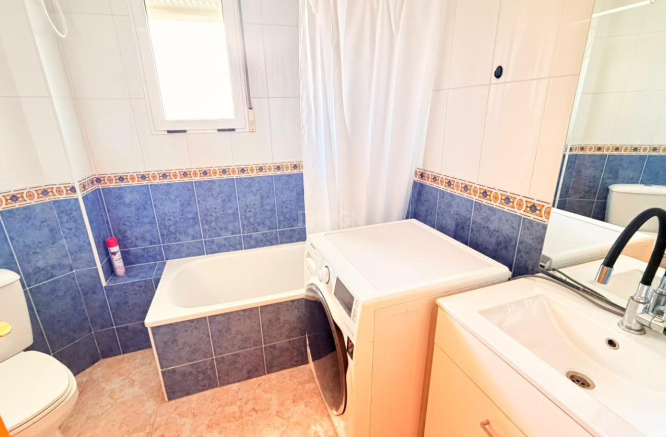 Odsprzedaż - Mieszkanie w bloku - Torrevieja - Nueva Torrevieja