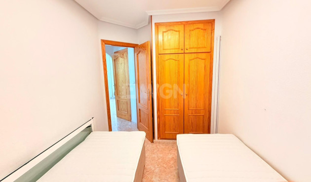 Odsprzedaż - Mieszkanie w bloku - Torrevieja - Nueva Torrevieja
