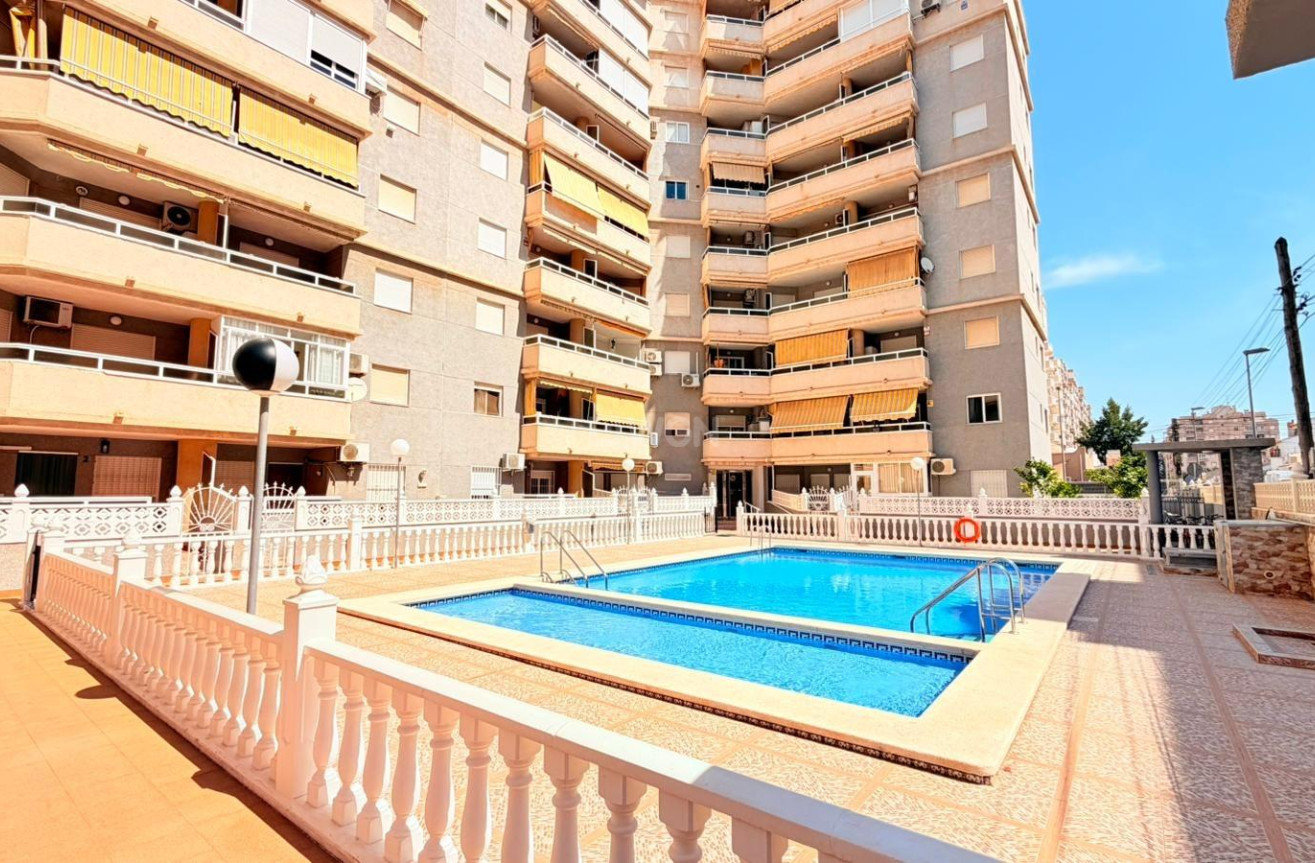 Odsprzedaż - Mieszkanie w bloku - Torrevieja - Nueva Torrevieja