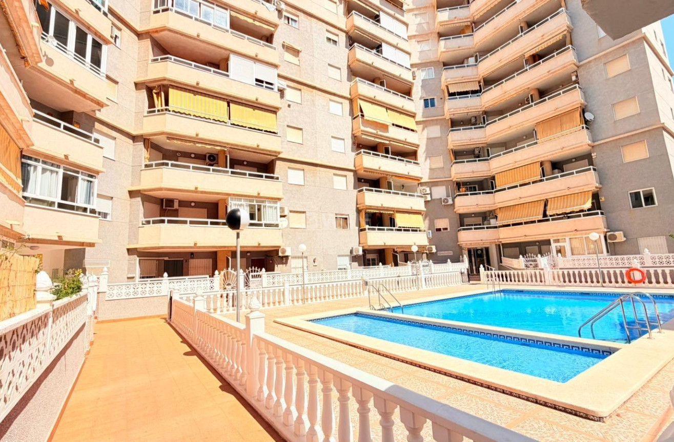 Odsprzedaż - Mieszkanie w bloku - Torrevieja - Nueva Torrevieja