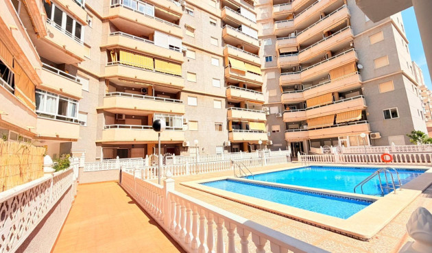 Odsprzedaż - Mieszkanie w bloku - Torrevieja - Nueva Torrevieja