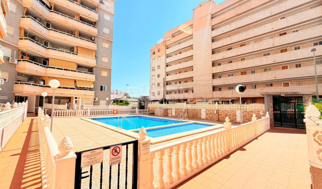 Odsprzedaż - Mieszkanie w bloku - Torrevieja - Nueva Torrevieja