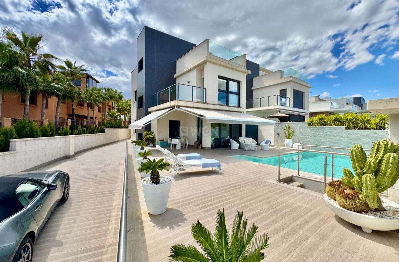 Odsprzedaż - Villa - San Miguel de Salinas - Bellavista