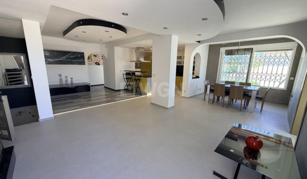 Odsprzedaż - Villa - Torrevieja - Costa Blanca