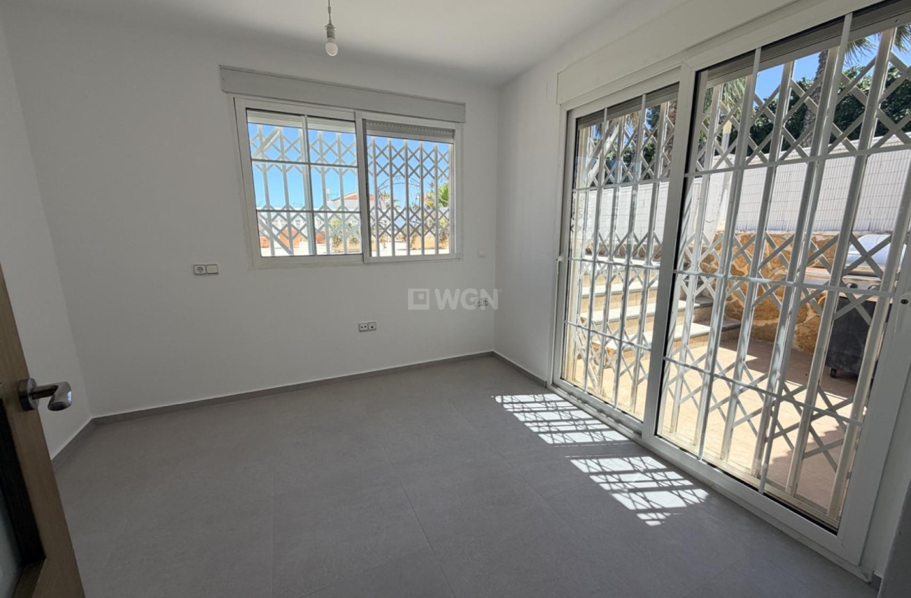 Odsprzedaż - Villa - Torrevieja - Costa Blanca