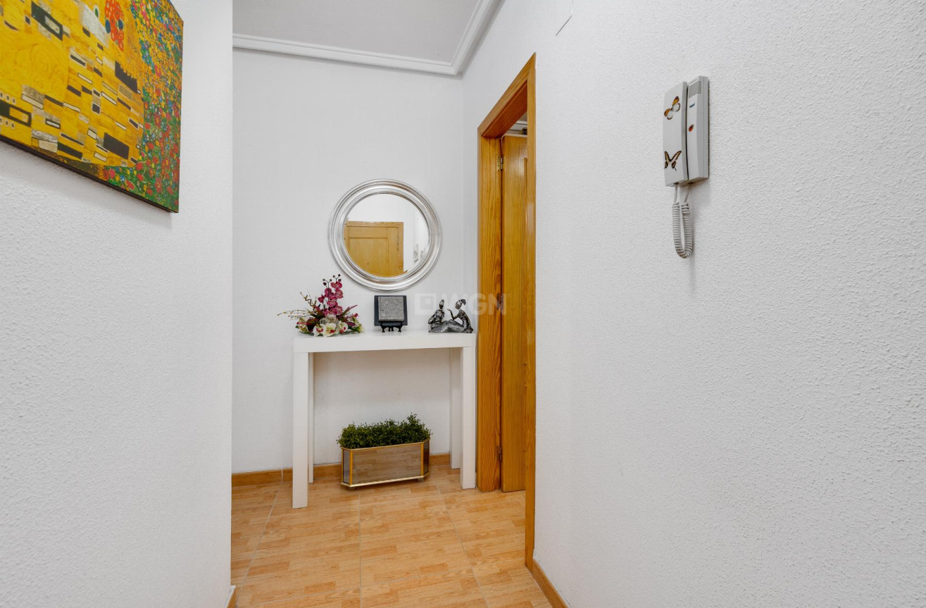 Odsprzedaż - Mieszkanie w bloku - Torrevieja - Costa Blanca