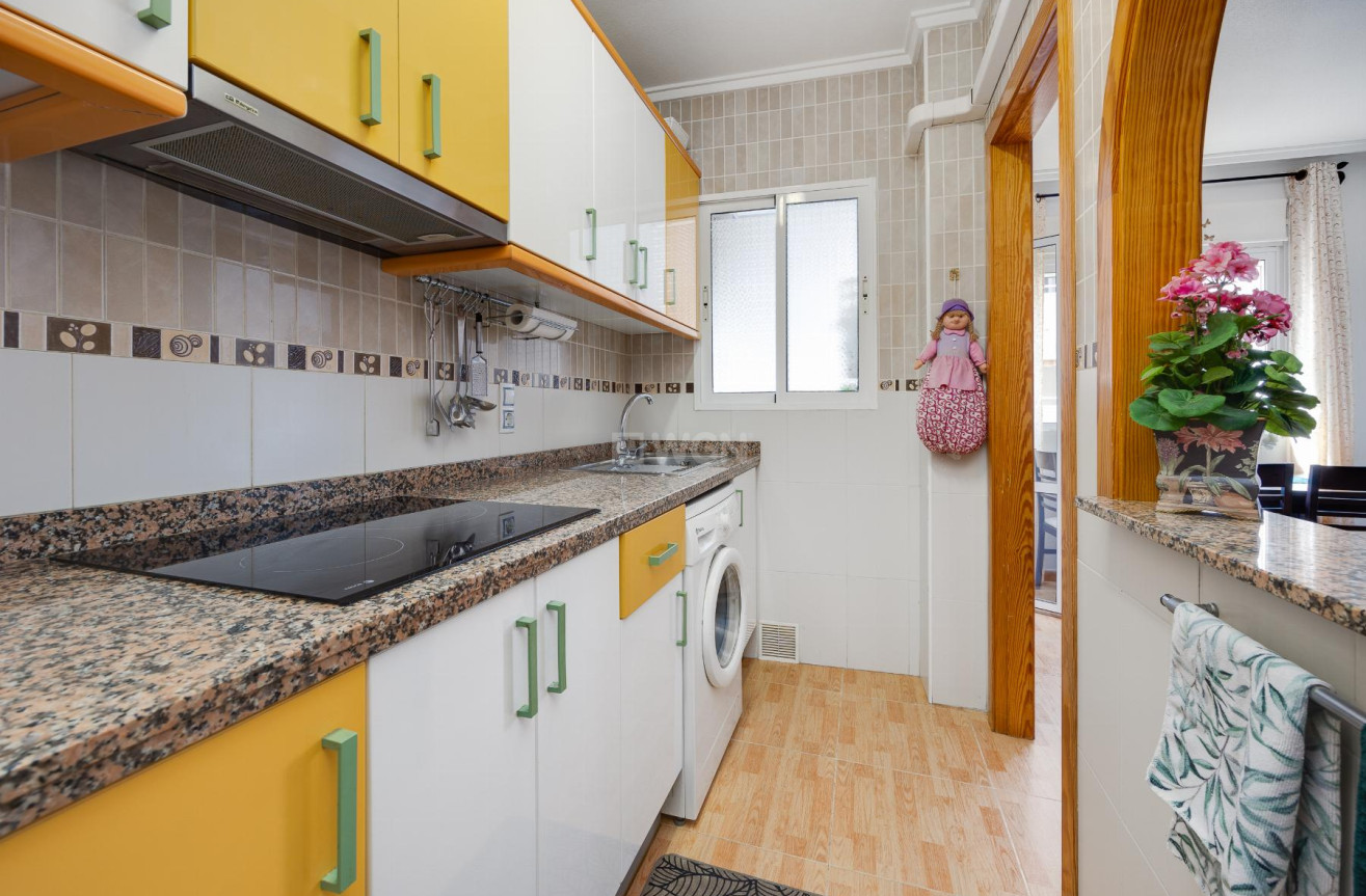 Odsprzedaż - Mieszkanie w bloku - Torrevieja - Costa Blanca