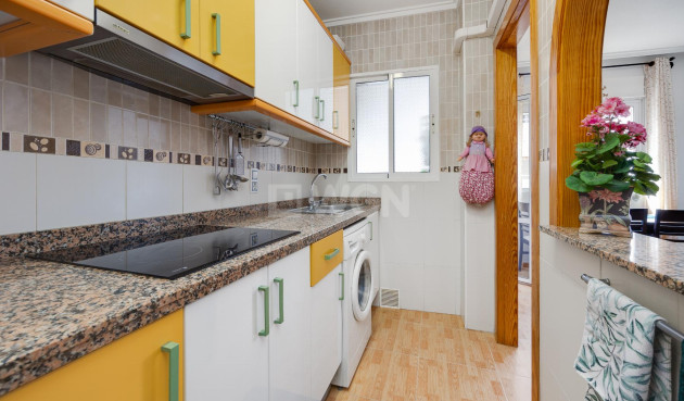Odsprzedaż - Mieszkanie w bloku - Torrevieja - Costa Blanca