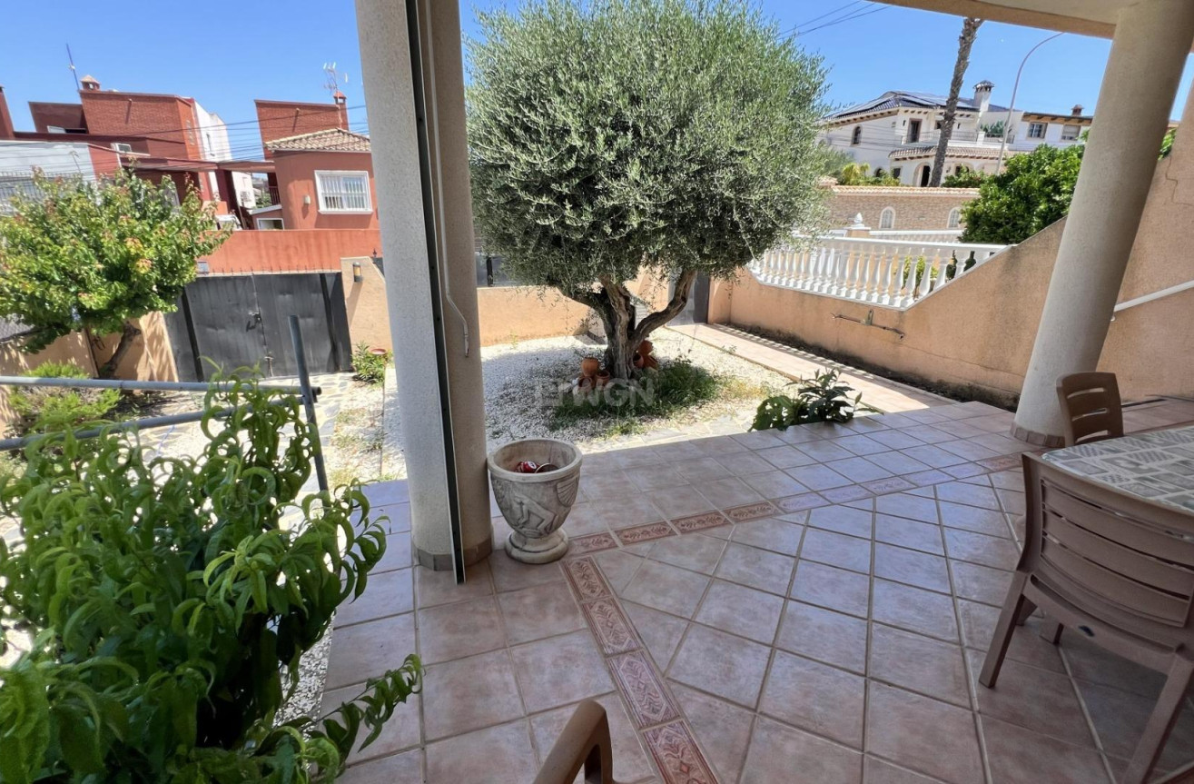 Odsprzedaż - Villa - Torrevieja - aguas nuevas