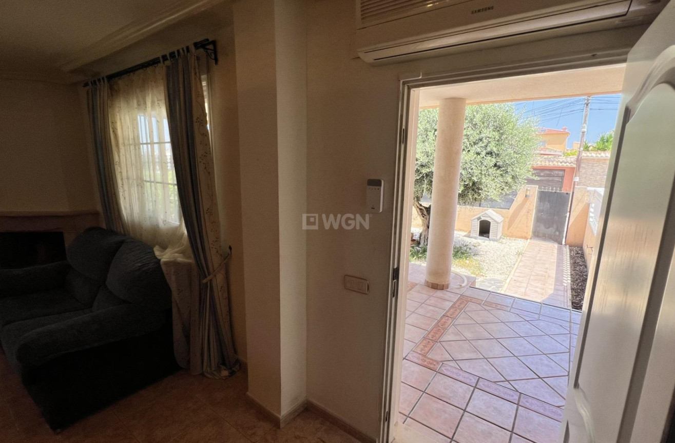 Odsprzedaż - Villa - Torrevieja - aguas nuevas