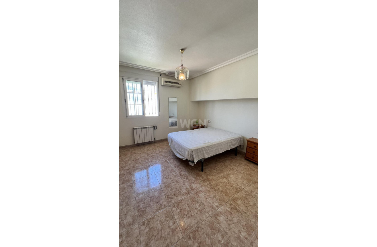Odsprzedaż - Villa - Torrevieja - aguas nuevas