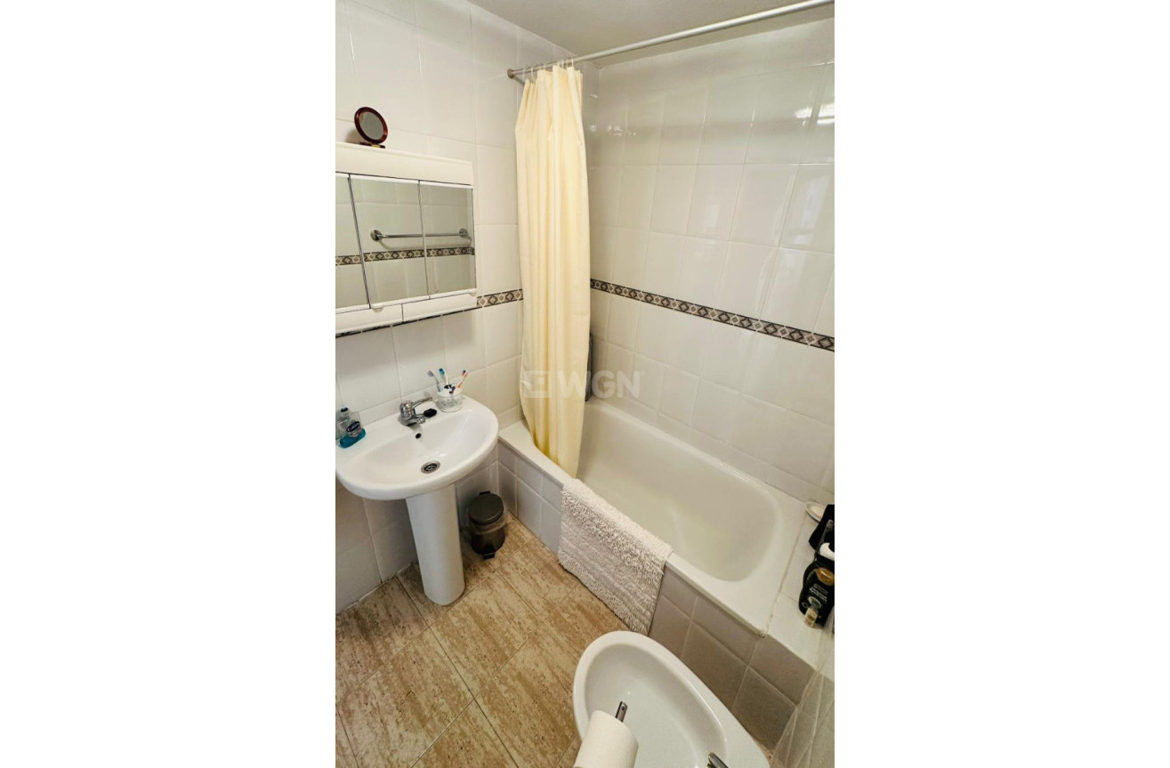 Odsprzedaż - Mieszkanie w bloku - Torrevieja - Costa Blanca