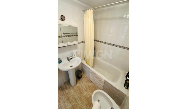 Odsprzedaż - Mieszkanie w bloku - Torrevieja - Costa Blanca