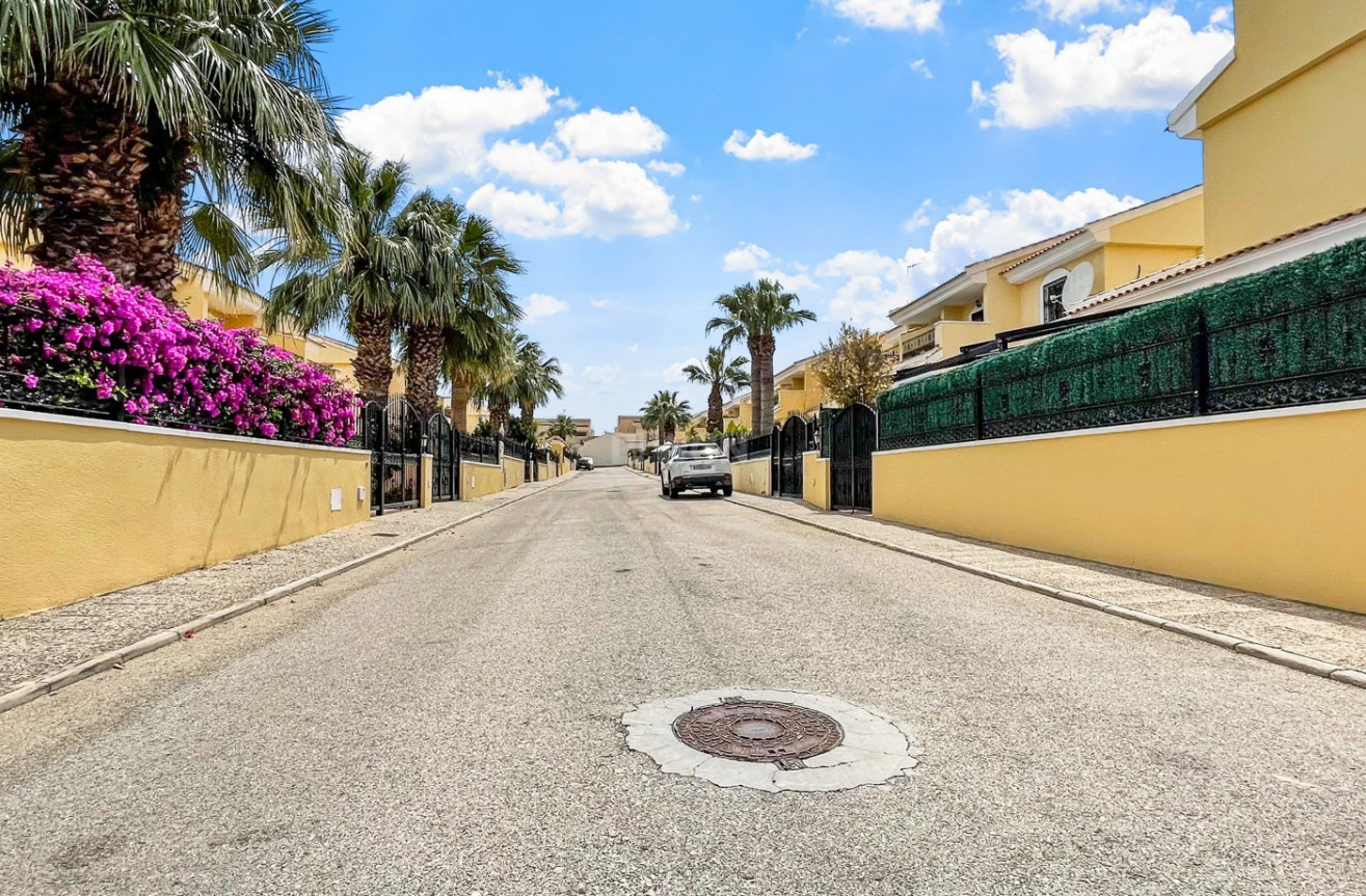 Odsprzedaż - Villa - Orihuela Costa - Costa Blanca