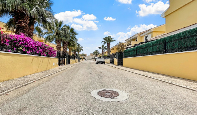 Odsprzedaż - Villa - Orihuela Costa - Costa Blanca