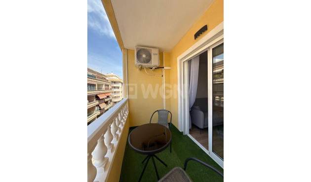 Odsprzedaż - Mieszkanie w bloku - Torrevieja - Playa del Cura