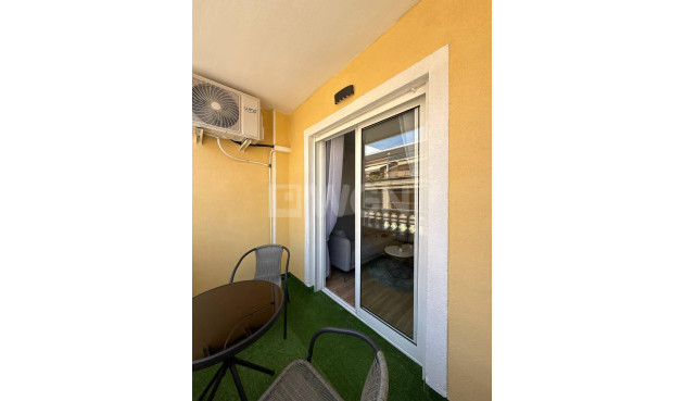Odsprzedaż - Mieszkanie w bloku - Torrevieja - Playa del Cura