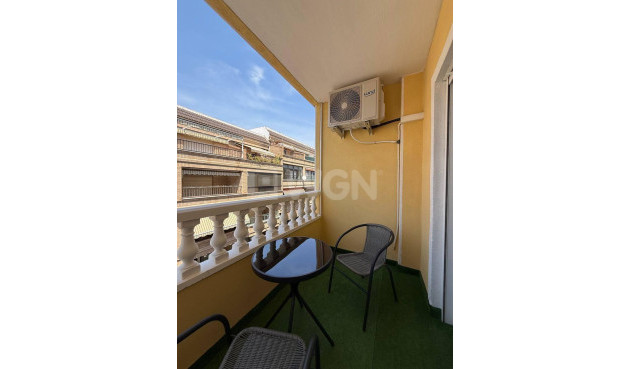 Odsprzedaż - Mieszkanie w bloku - Torrevieja - Playa del Cura
